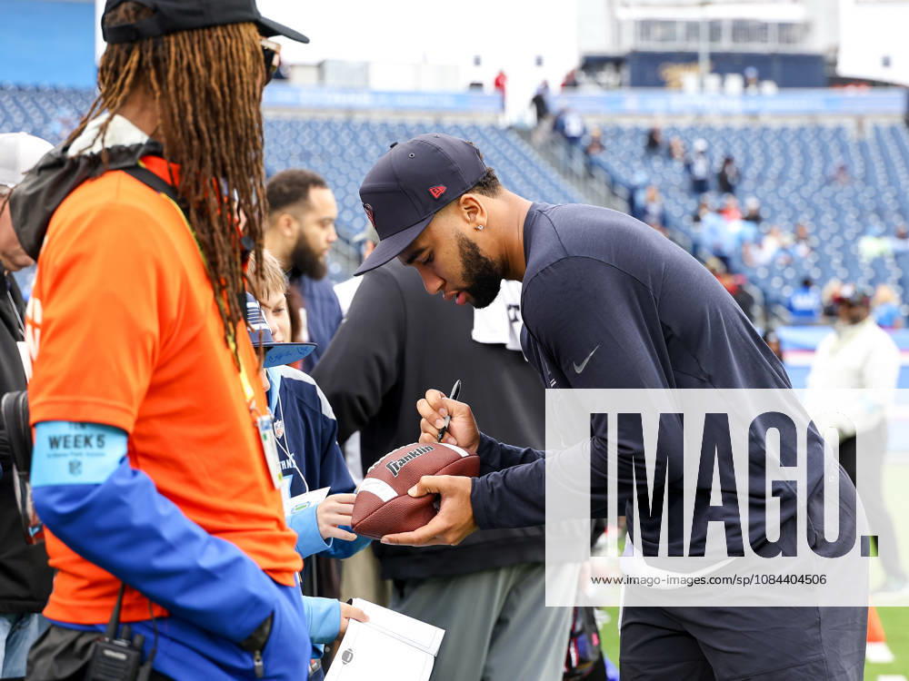 Oct 11, 2026; Nashville, TN, USA; Houston Texans quarterback C.J. Stroud (7) signs a football for a young fan during warm ups prior to the NFL, American Football Herren, USA regular season game between the Houston Texans and Tennessee Titans at Nissan Stadium. Mandatory Credit: -Cal Media Nashville USA - ZUMAc04_ 20261011_zma_c04_024