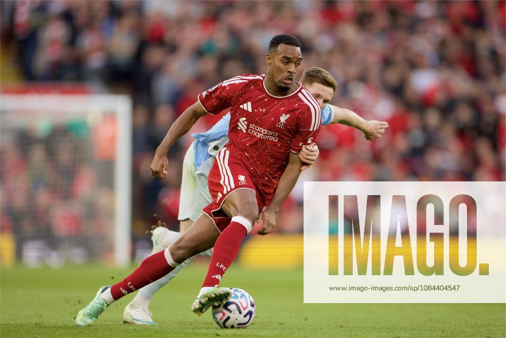 Football - FA Premier League - Liverpool FC v Manchester City FC LIVERPOOL, ENGLAND - Sunday, October 11, 2026: Liverpool s Ryan Gravenberch during the FA Premier League match between Liverpool FC and Manchester City FC at Anfield. (Photo by David Rawcliffe Propaganda) LIVERPOOL Anfield MERSEYSIDE ENGLAND