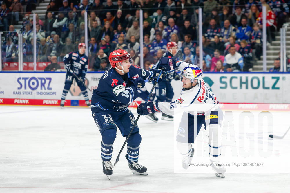 Curtis Valk (Schwenninger Wild Wings, 14) und Dominik Kahun (EHC Red Bull Muenchen, 21), GER, Schwenninger Wild Wings vs. EHC Red Bull Muenchen, Eishockey, PENNY DEL, 8. Spieltag, Spielzeit 2026 2027, 11.10.2026 GER, Schwenninger Wild Wings vs. EHC Red Bull Muenchen, Eishockey, PENNY DEL, 8. Spieltag, Spielzeit 2026 2027, 11.10.2026 Schwenningen