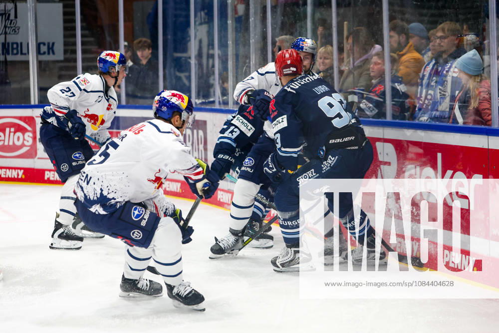 Fabio Wagner (EHC Red Bull Muenchen, 55), Vadim Schreiner (Schwenninger Wild Wings, 13), Lukas Klok (EHC Red Bull Muenchen, 03) und Sebastian Uvira (Schwenninger Wild Wings, 93), GER, Schwenninger Wild Wings vs. EHC Red Bull Muenchen, Eishockey, PENNY DEL, 8. Spieltag, Spielzeit 2026 2027, 11.10.2026 GER, Schwenninger Wild Wings vs. EHC Red Bull Muenchen, Eishockey, PENNY DEL, 8. Spieltag, Spielzeit 2026 2027, 11.10.2026 Schwenningen