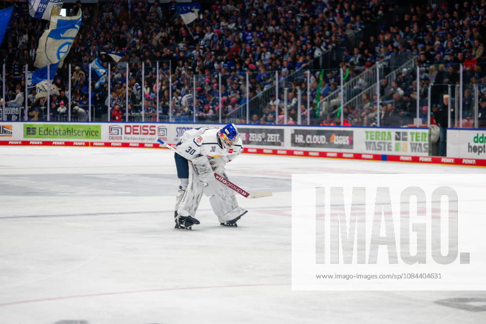 Antoine Bibeau (EHC Red Bull Muenchen, 30), GER, Schwenninger Wild Wings vs. EHC Red Bull Muenchen, Eishockey, PENNY DEL, 8. Spieltag, Spielzeit 2026 2027, 11.10.2026 GER, Schwenninger Wild Wings vs. EHC Red Bull Muenchen, Eishockey, PENNY DEL, 8. Spieltag, Spielzeit 2026 2027, 11.10.2026 Schwenningen