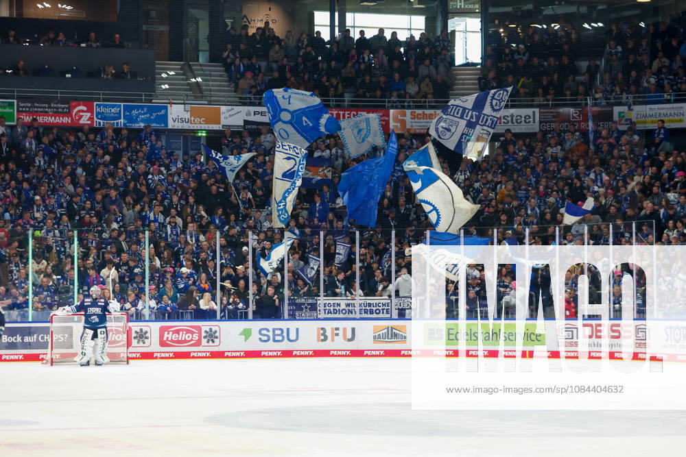 Blick auf die Stehtribüne, GER, Schwenninger Wild Wings vs. EHC Red Bull Muenchen, Eishockey, PENNY DEL, 8. Spieltag, Spielzeit 2026 2027, 11.10.2026 GER, Schwenninger Wild Wings vs. EHC Red Bull Muenchen, Eishockey, PENNY DEL, 8. Spieltag, Spielzeit 2026 2027, 11.10.2026 Schwenningen
