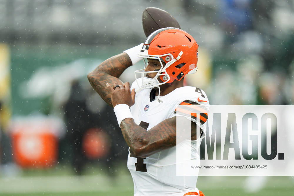 Oct 11, 2026; East Rutherford, NJ, USA; Cleveland Browns quarterback Deshaun Watson (4) warms up prior to an NFL, American Football Herren, USA game against the New York Jets at MetLife Stadium. Mandatory Credit: -Cal Media East Rutherford USA - ZUMAc04_ 20261011_zma_c04_031