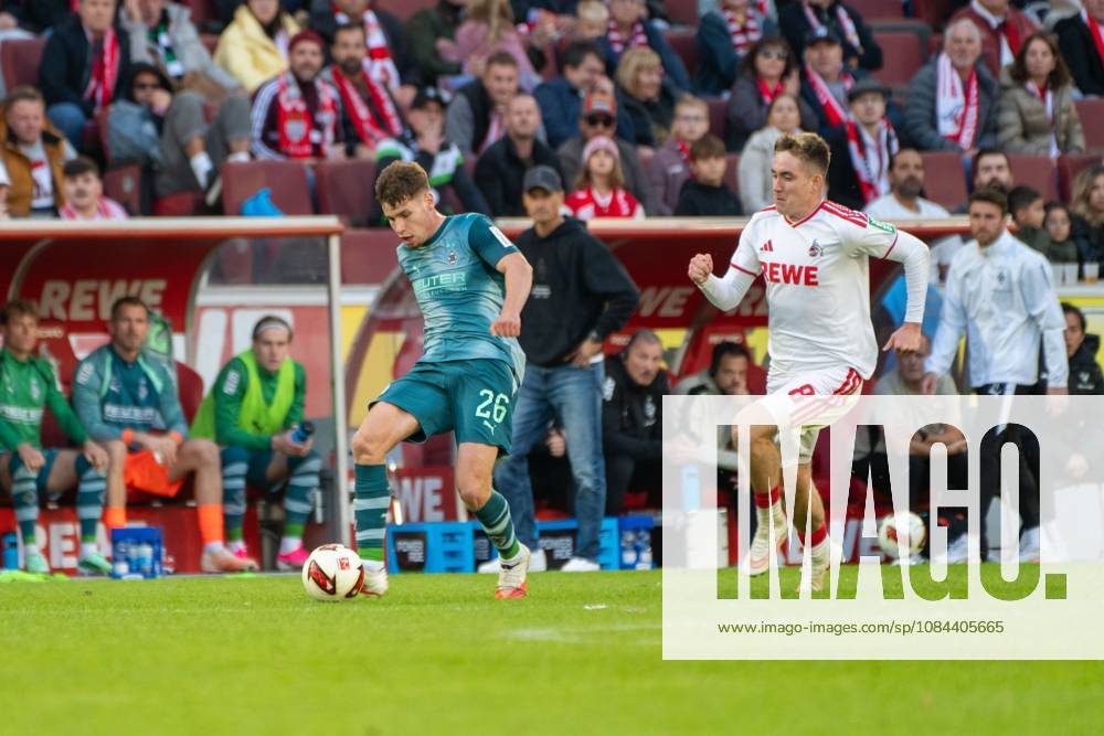 Lukas Ullrich, Abwehr, (Borussia Moenchengladbach 26) Isak Bergmann Johannesson, Mittelfeld, (1.FC Koeln 8), , 1. FC Koeln vs. Borussia Moenchengladbach, Fussball, 1. Bundesliga, 5. Spieltag, 11.10.2026 DFB DFL regulations prohibit any use of photographs as image sequences and or quasi-video Koeln Nordrhein-Westfalen Deutschland