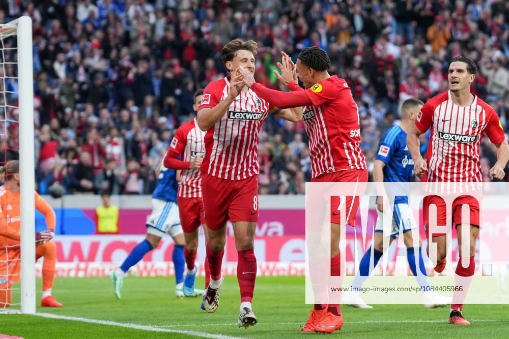 Maximilian Eggestein (SC Freiburg, 08), Derry Scherhant (SC Freiburg, 07) Torjubel, Emotionen, Torschuss, Abschluss, Torerfolg, Tor, Treffer , Deutschland, Fussball, 1. Bundesliga, 5.Spieltag, 2026 2027, SC Freiburg vs. FC Schalke 04, 11.10.2026, Europa-Park Stadion, Freiburg Freiburg Europa-Park Stadion Baden-Württemberg Deutschland