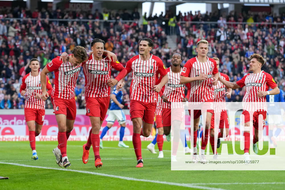 Maximilian Eggestein (SC Freiburg, 08), Derry Scherhant (SC Freiburg, 07) Torjubel, Emotionen, Torschuss, Abschluss, Torerfolg, Tor, Treffer, Igor Matanovic (SC Freiburg, 31) , Deutschland, Fussball, 1. Bundesliga, 5.Spieltag, 2026 2027, SC Freiburg vs. FC Schalke 04, 11.10.2026, Europa-Park Stadion, Freiburg Freiburg Europa-Park Stadion Baden-Württemberg Deutschland