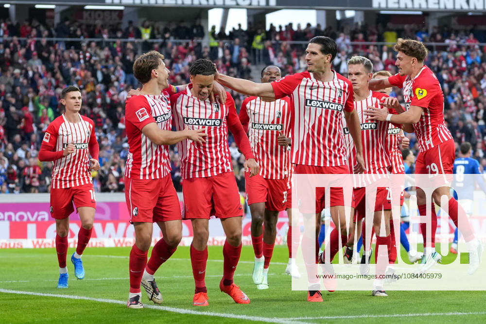 Maximilian Eggestein (SC Freiburg, 08), Derry Scherhant (SC Freiburg, 07) Torjubel, Emotionen, Torschuss, Abschluss, Torerfolg, Tor, Treffer, Igor Matanovic (SC Freiburg, 31), Philipp Treu (SC Freiburg, 29), Matthias Ginter (SC Freiburg, 28) , Deutschland, Fussball, 1. Bundesliga, 5.Spieltag, 2026 2027, SC Freiburg vs. FC Schalke 04, 11.10.2026, Europa-Park Stadion, Freiburg Freiburg Europa-Park Stadion Baden-Württemberg Deutschland