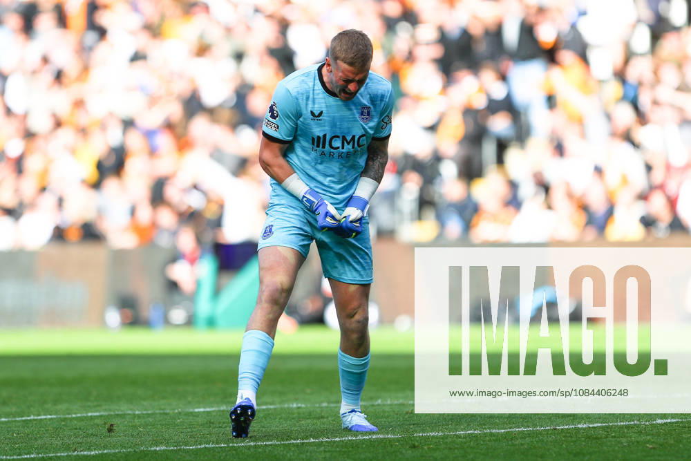 KINGSTON UPON HULL, ENGLAND, OCTOBER 11: Jordan Pickford of Everton FC celebrates Brennan Johnsons disallowed goal during a Premier League 2026-27 match between Hull City and Everton FC at the MKM Stadium on October 11, 2026 in Kingston Upon Hull, England. (Photo by Zach Forster Sports Press Photo)