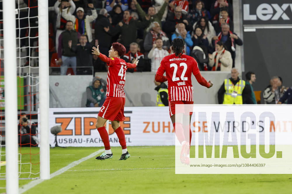 Torjubel SC Freiburg beim 2:1 durch Keisuke Goto (SC Freiburg, 42), Freude, Begeisterung, positive Emotionen, Torerfolg , Deutschland, Fussball, 1. Bundesliga, 5.Spieltag, 2026 2027, SC Freiburg vs. FC Schalke 04, 11.10.2026, Freiburg im Breisgau Europa-Park Stadion Deutschland