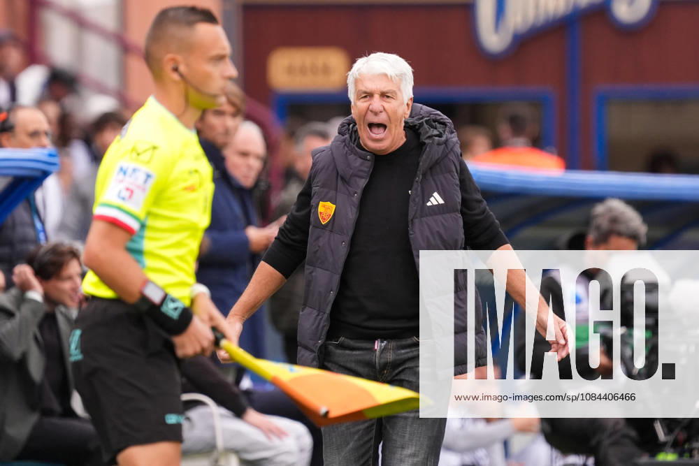 IPA89559606 - Gian Piero Gasperini, head coach of AS Roma, during the Italian Serie A soccer match between Como 1907 and AS Roma at Stadio Giuseppe Sinigaglia in Como, Italy, on October 11, 2026