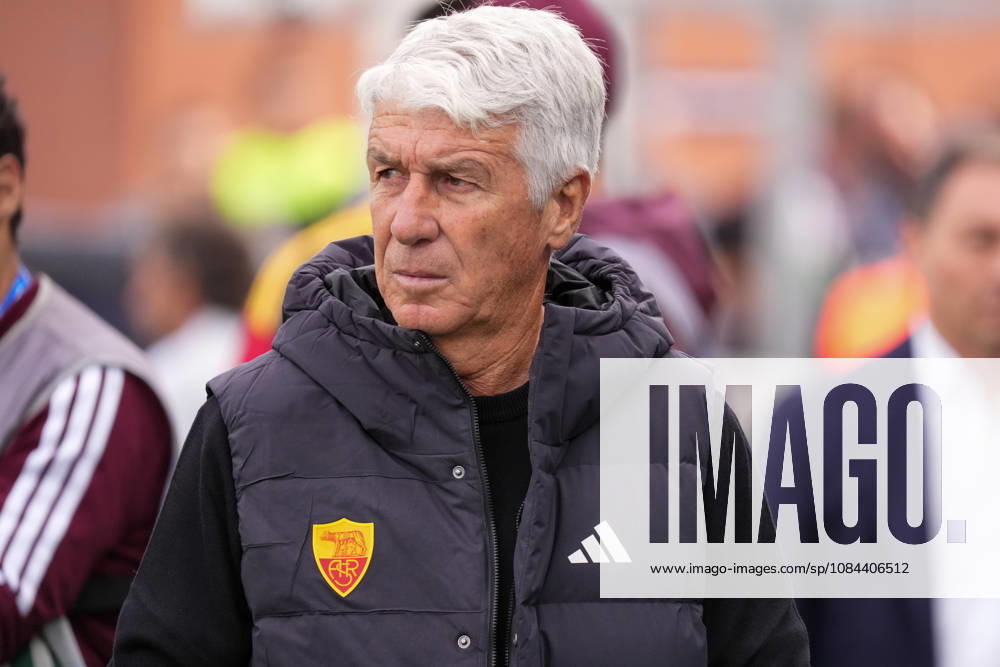 IPA89559640 - Gian Piero Gasperini, head coach of AS Roma, during the Italian Serie A soccer match between Como 1907 and AS Roma at Stadio Giuseppe Sinigaglia in Como, Italy, on October 11, 2026
