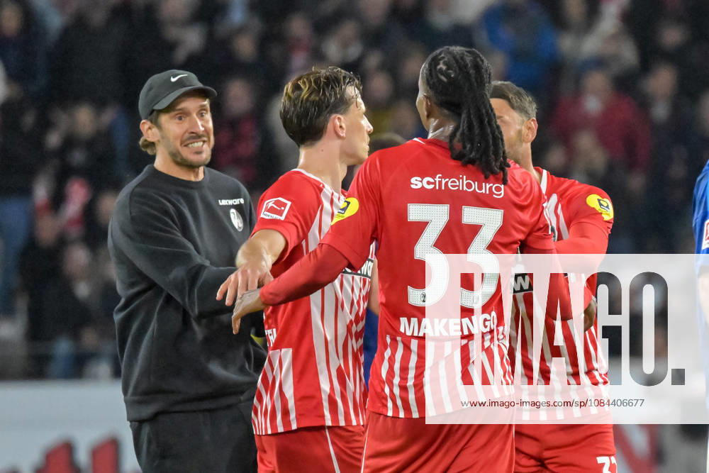 Jordy Makengo (SC Freiburg, 33), Maximilian Eggestein (SC Freiburg, 08), Vincenzo Grifo (SC Freiburg, 32) und Julian Schuster (SC Freiburg, Trainer) freuen sich nach Spielende. GER, SC Freiburg vs Schalke 04, Fussball, Bundesliga, 5. Spieltag, Saison 2026 2027, 11.10.2026 DFL DFB REGULATIONS PROHIBIT ANY USE OF PHOTOGRAPHS AS IMAGE SEQUENCES AND OR QUASI-VIDEO GER, SC Freiburg vs Schalke 04, Fussball, Bundesliga, 5. Spieltag, Saison 2026 2027, 11.10.2026 Freiburg