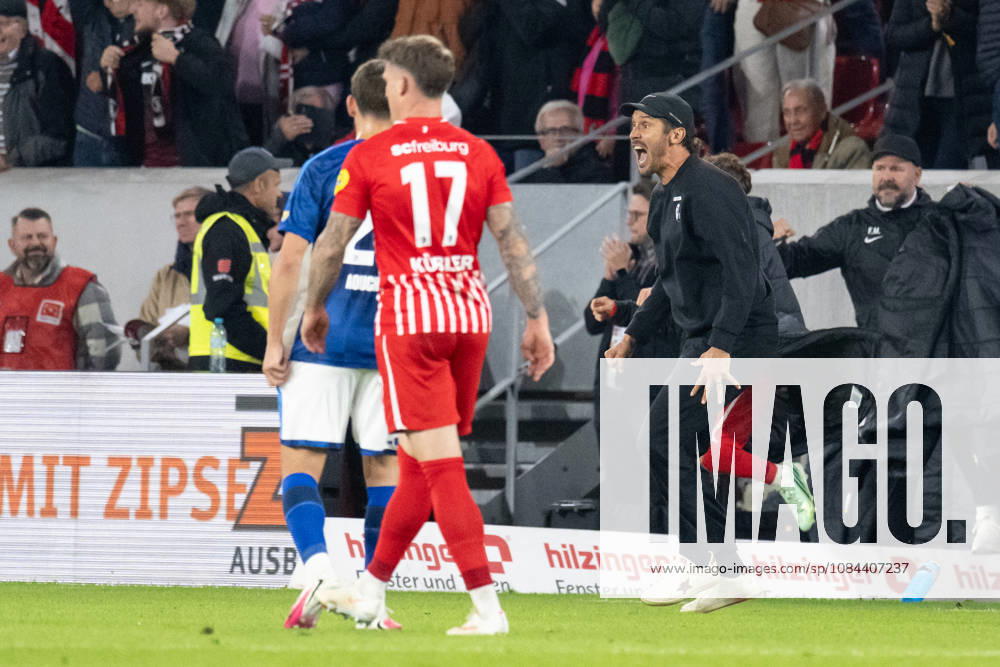 GER, Fussball, Herren, 1. Bundesliga, Saison 2026 2027, 5. Spieltag, SC Freiburg vs. FC Schalke 04 Nach Spielende Schlussjubel, freude bei Julian Schuster ( SC Freiburg, Cheftraner ), gestikuliert. DFB DFL regulations prohibit any use of photographs as image sequences and or quasi-video. Freiburg Europa-Park Stadion Baden-Württemberg Deutschland