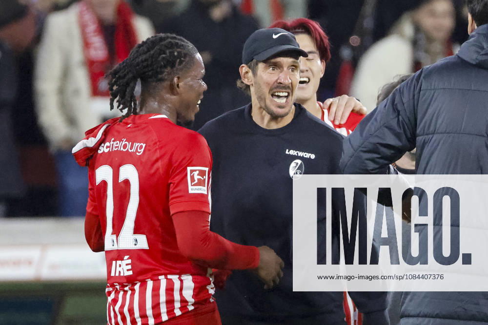 Cyriaque Irie (SC Freiburg, 22) und Julian Schuster (SC Freiburg, Trainer) nach dem Spiel , Deutschland, Fussball, 1. Bundesliga, 5.Spieltag, 2026 2027, SC Freiburg vs. FC Schalke 04, 11.10.2026, Freiburg im Breisgau Europa-Park Stadion Deutschland