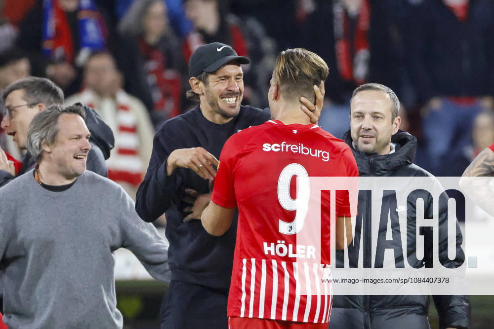 Julian Schuster (SC Freiburg, Trainer) und Lucas Höler, Holer (SC Freiburg, 09) nach dem Spiel , Deutschland, Fussball, 1. Bundesliga, 5.Spieltag, 2026 2027, SC Freiburg vs. FC Schalke 04, 11.10.2026, Freiburg im Breisgau Europa-Park Stadion Deutschland