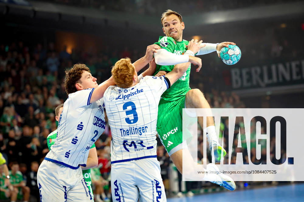 Handball, Opel HBL, Saison 2026 2027, 1.HBL, Füchse Berlin - TBV Lemgo Lippe, Max-Schmeling-Halle: Joel Willecke (TBV Lemgo Lippe, 24) und Nicolai Theilinger (TBV Lemgo Lippe, 3) gegen Mathias Gidsel (Füchse Berlin, 19) Berlin Deutschkand