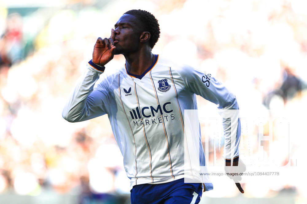 KINGSTON UPON HULL, ENGLAND, OCTOBER 11: Thierno Barry of Everton FC celebrates scoring his teams second goal during a Premier League 2026-27 match between Hull City and Everton FC at the MKM Stadium on October 11, 2026 in Kingston Upon Hull, England. (Photo by Zach Forster Sports Press Photo)