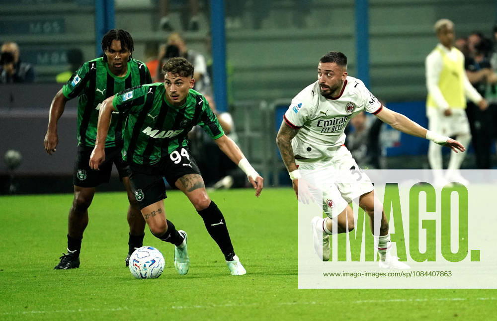 Foto IPP Albano Angilletta Reggio Emilia 11 10 2026 Calcio Campionato di serie A 2026 2027 Sassuolo - Milan nella foto: Sebastiano Esposito e Mario Gila Italy Photo Press World Copyright italy ITALY