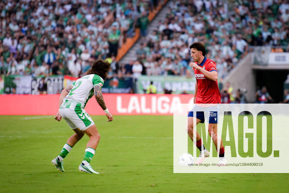 ESP: LaLiga EA Sports Real Betis v CA Osasuna Abel Bretones of Osasuna and Hector Bellerin of Real Betis during LaLiga EA Sports match between Real Betis v CA Osasuna played at Benito Villamarin Stadium, Seville on October 11 2026 in Spain Spain Soccer