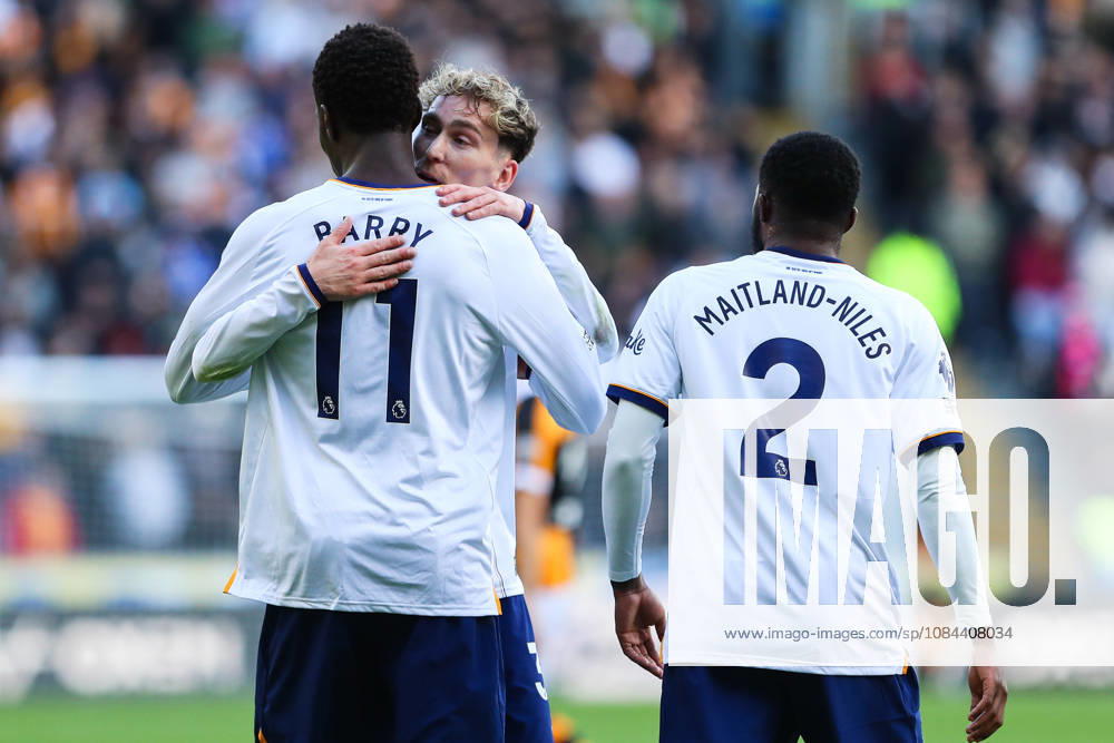 KINGSTON UPON HULL, ENGLAND, OCTOBER 11: Thierno Barry (L) celebrates scoring his teams second goal with James Garner (R) of Everton FC during a Premier League 2026-27 match between Hull City and Everton FC at the MKM Stadium on October 11, 2026 in Kingston Upon Hull, England. (Photo by Zach Forster Sports Press Photo)