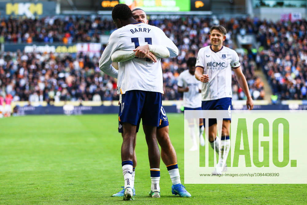 KINGSTON UPON HULL, ENGLAND, OCTOBER 11: Thierno Barry celebrates scoring his teams second goal with Jack Grealish (R) of Everton FC during a Premier League 2026-27 match between Hull City and Everton FC at the MKM Stadium on October 11, 2026 in Kingston Upon Hull, England. (Photo by Zach Forster Sports Press Photo)