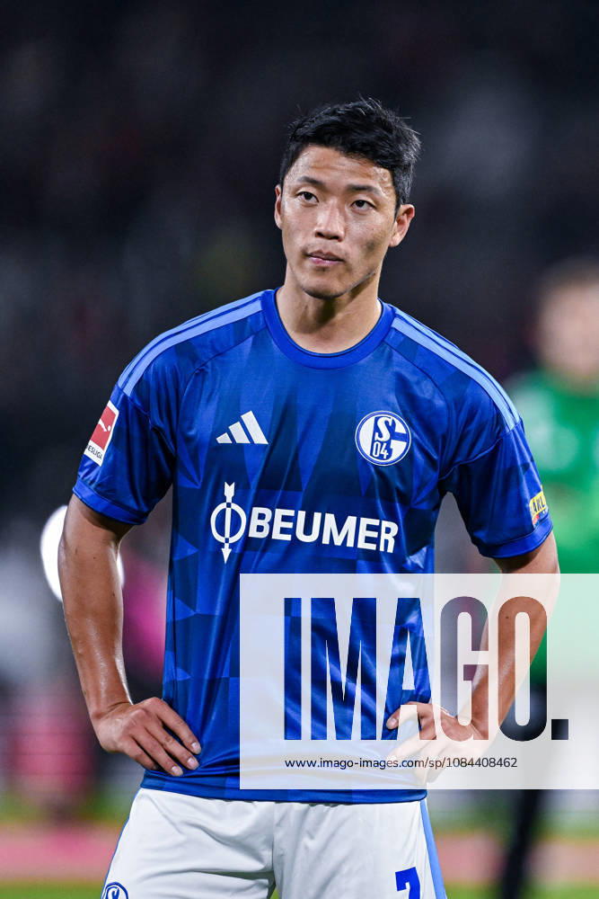 Fussball, Saison 2026 2027, Bundesliga, SC Freiburg - FC Schalke 04, Die Spieler des FC Schalke 04 sind nach Spielschluss enttäuscht, Hee-chan Hwang (FC Schalke 04) xRHR-FOTO YYx