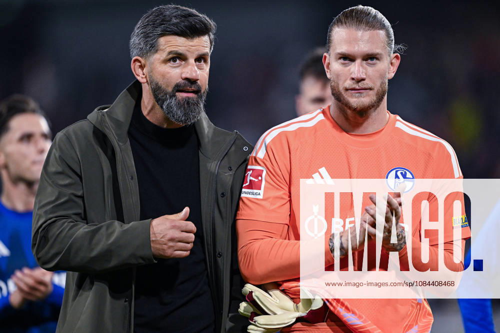 Fussball, Saison 2026 2027, Bundesliga, SC Freiburg - FC Schalke 04, Die Spieler des FC Schalke 04 sind nach Spielschluss enttäuscht, Trainer Miron Muslic (FC Schalke 04), Torwart Loris Karius (FC Schalke 04) xRHR-FOTO YYx
