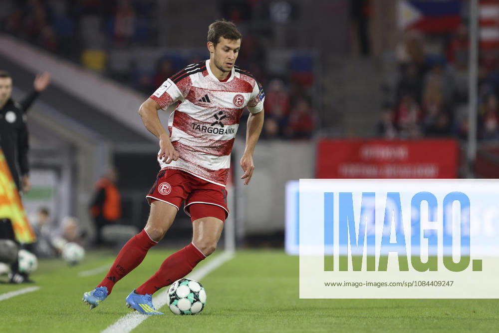 Tim Oberdorf (Fortuna Duesseldorf) in Aktion, am Ball, Einzelaktion waehrend des Spiels der 3. Liga zwischen Fortuna Duesseldorf und SC Verl, Merkur Spiel-Arena am 11. October 2026 in Duesseldorf, Deutschland. (Foto von Oliver Kaelke DeFodi Images) +++ Tim Oberdorf (Fortuna Duesseldorf) controls the ball during the 3. Liga match between Fortuna Duesseldorf and SC Verl at Merkur Spiel-Arena on October 11, 2026 in Dusseldorf, Germany. (Photo by Oliver Kaelke DeFodi Images) DFB DFL REGULATIONS PROHIBIT ANY USE OF PHOTOGRAPHS AS IMAGE SEQUENCES AND OR QUASI-VIDEO. (Photo by Oliver Kaelke DeFodi Images) -