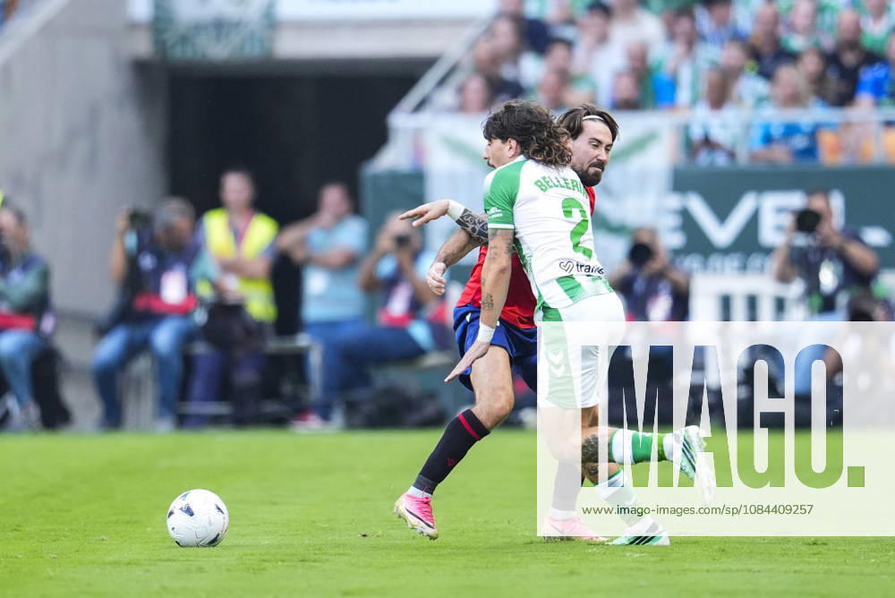 Moi Gomez of CA Osasuna and Hector Bellerin of Real Betis Balompie in action during the Spanish league, LaLiga EA Sports, football match played between Real Betis and CA Osasuna at La Cartuja stadium on October 11, 2026, in Sevilla, Spain. Sevilla Spain - ZUMAa181 20261011_zaa_a181_194