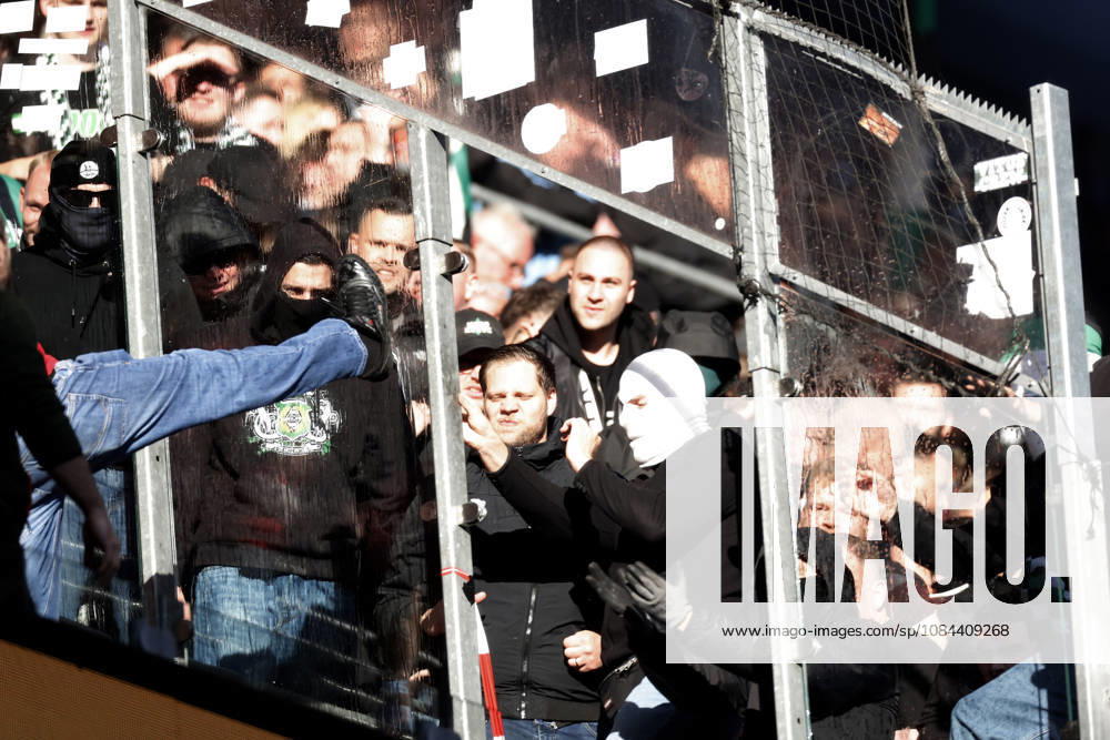 FANS Gladbach Hochrisiko Spiel in Koeln DFL Fussball Bundesliga Saison 2026 - 2027 Spiel 1.FC Koeln - Borussia Moenchengladbach 2 : 1 am 11. 10 . 2026 in Koeln DFL REGULATIONS PROHIBIT ANY USE OF PHOTOGRAPHS as IMAGE SEQUENCES and or QUASI-VIDEO