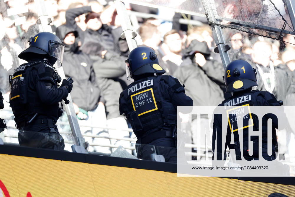 POLIZEI Hochrisiko Spiel in Koeln DFL Fussball Bundesliga Saison 2026 - 2027 Spiel 1.FC Koeln - Borussia Moenchengladbach 2 : 1 am 11. 10 . 2026 in Koeln DFL REGULATIONS PROHIBIT ANY USE OF PHOTOGRAPHS as IMAGE SEQUENCES and or QUASI-VIDEO