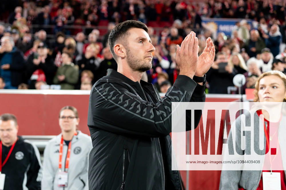 Deutschland: 3. Liga 2026 2027 Fortuna Düsseldorf vs. SC Verl 8. Spieltag 12.10.2026 Merkur Spiel-Arena (Nordrhein-Westfalen) Orent Shala (Trainer) Jubel Freude Emotionen