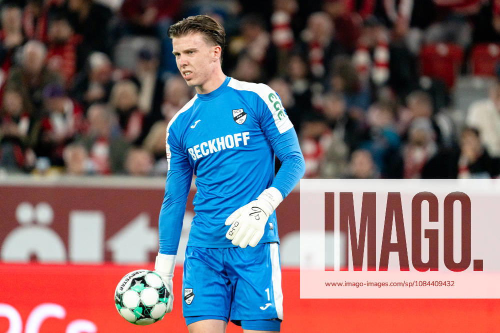 Deutschland: 3. Liga 2026 2027 Fortuna Düsseldorf vs. SC Verl 8. Spieltag 12.10.2026 Merkur Spiel-Arena (Nordrhein-Westfalen) Timo Schlieck (SC Verl, 1) Frust Ärger Emotionen Traurig