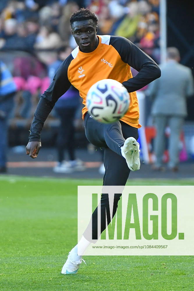 Hull City v Everton, Premier League Hull City forward Robinio Vaz (47) warms up before the Premier League match between Hull City and Everton at the MKM Stadium, Kingston upon Hull, UK on 11 October 2026. Kingston upon Hull MKM Stadium East Riding of Yorkshire UK Editorial use only DataCo restrictions apply See www.football-dataco.com ,