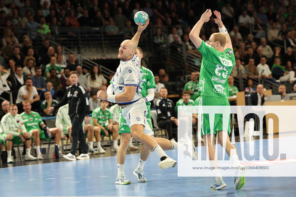 Handball, Opel HBL, Saison 2026 2027, 1.HBL, Füchse Berlin - TBV Lemgo Lippe, Max-Schmeling-Halle: Christian O Sullivan (TBV Lemgo Lippe, 9) im Angriff gegen Matthes Langhoff (Füchse Berlin, 25) Berlin Deutschkand