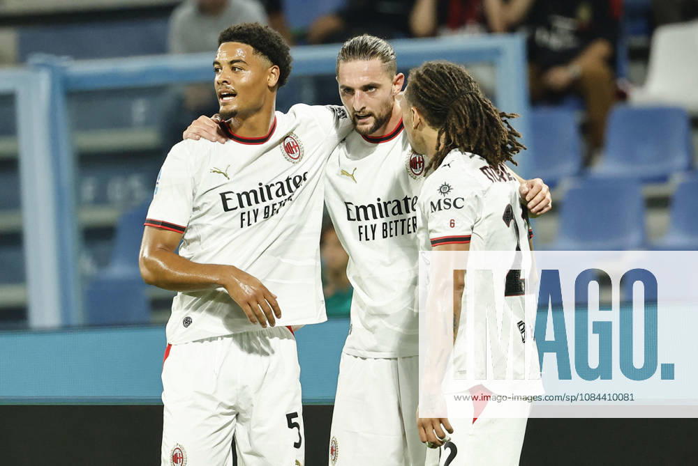 Milan s Adrien Rabiot jubilates with his teammates after scoring the goal during the Italian Serie A soccer match US Sassuolo vs AC Milan at Mapei Stadium in Reggio Emilia, Italy, 11 October 2026. ANSA ELISABETTA BARACCHI. Serie A: Sassuolo-Milan - ZUMAa110 20261011_zaf_a110_074