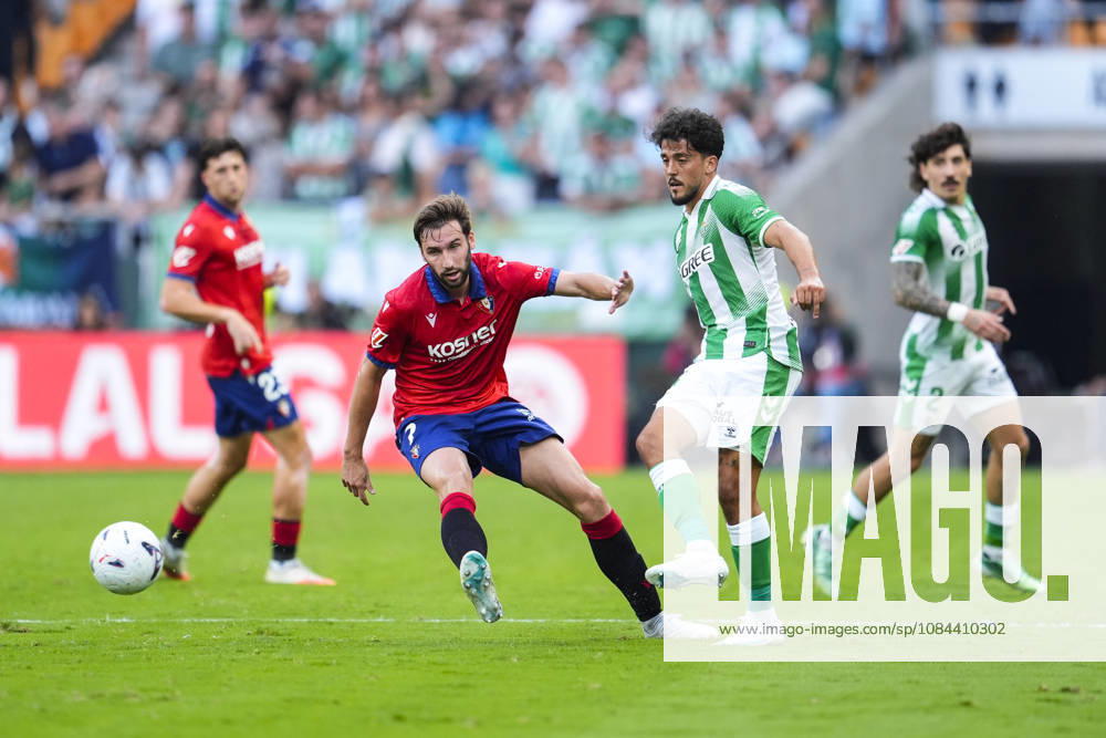 Jon Moncayola of CA Osasuna and Pablo Fornals of Real Betis Balompie in action during the Spanish league, LaLiga EA Sports, football match played between Real Betis and CA Osasuna at La Cartuja stadium on October 11, 2026, in Sevilla, Spain. Real Betis V CA Osasuna - LaLiga EA Sports - ZUMAa181 20261011_zaa_a181_258