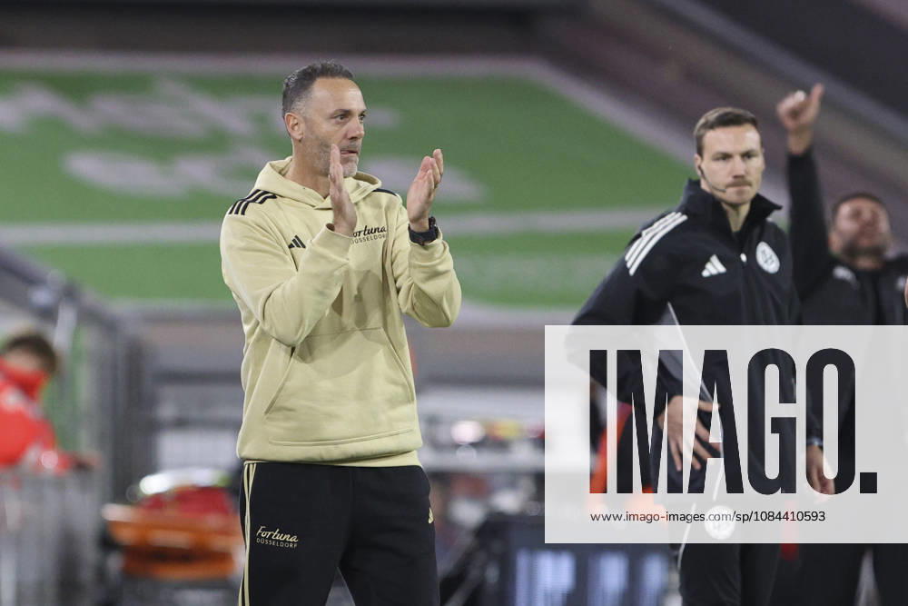 Trainer Alexander Ende (Fortuna Duesseldorf) gestikuliert, Gestik waehrend des Spiels der 3. Liga zwischen Fortuna Duesseldorf und SC Verl, Merkur Spiel-Arena am 11. October 2026 in Duesseldorf, Deutschland. (Foto von Oliver Kaelke DeFodi Images) +++ Trainer Alexander Ende (Fortuna Duesseldorf) gestures during the 3. Liga match between Fortuna Duesseldorf and SC Verl at Merkur Spiel-Arena on October 11, 2026 in Dusseldorf, Germany. (Photo by Oliver Kaelke DeFodi Images) DFB DFL REGULATIONS PROHIBIT ANY USE OF PHOTOGRAPHS AS IMAGE SEQUENCES AND OR QUASI-VIDEO. (Photo by Oliver Kaelke DeFodi Images) -