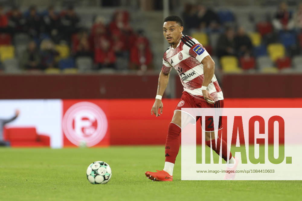 Steven van der Sloot (Fortuna Duesseldorf) in Aktion, am Ball, Einzelaktion waehrend des Spiels der 3. Liga zwischen Fortuna Duesseldorf und SC Verl, Merkur Spiel-Arena am 11. October 2026 in Duesseldorf, Deutschland. (Foto von Oliver Kaelke DeFodi Images) +++ Steven van der Sloot (Fortuna Duesseldorf) controls the ball during the 3. Liga match between Fortuna Duesseldorf and SC Verl at Merkur Spiel-Arena on October 11, 2026 in Dusseldorf, Germany. (Photo by Oliver Kaelke DeFodi Images) DFB DFL REGULATIONS PROHIBIT ANY USE OF PHOTOGRAPHS AS IMAGE SEQUENCES AND OR QUASI-VIDEO. (Photo by Oliver Kaelke DeFodi Images) -