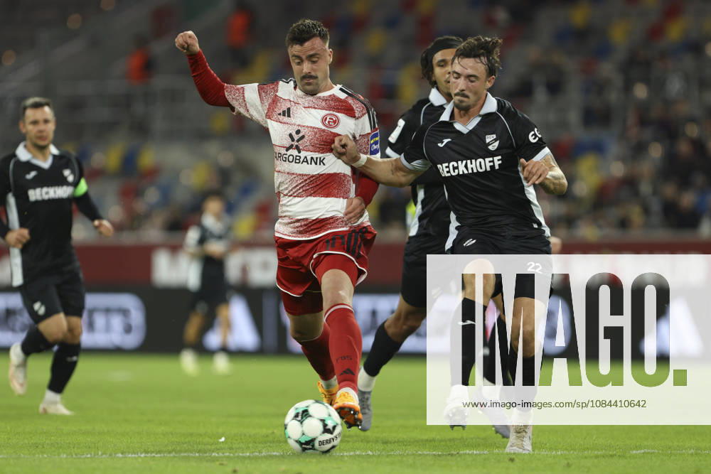 Philipp Foerster (Fortuna Duesseldorf) und Noah Koenig (SC Verl) im Zweikampf waehrend des Spiels der 3. Liga zwischen Fortuna Duesseldorf und SC Verl, Merkur Spiel-Arena am 11. October 2026 in Duesseldorf, Deutschland. (Foto von Oliver Kaelke DeFodi Images) +++ Philipp Foerster (Fortuna Duesseldorf) und Noah Koenig (SC Verl) battle for the ball during the 3. Liga match between Fortuna Duesseldorf and SC Verl at Merkur Spiel-Arena on October 11, 2026 in Dusseldorf, Germany. (Photo by Oliver Kaelke DeFodi Images) DFB DFL REGULATIONS PROHIBIT ANY USE OF PHOTOGRAPHS AS IMAGE SEQUENCES AND OR QUASI-VIDEO. (Photo by Oliver Kaelke DeFodi Images) -