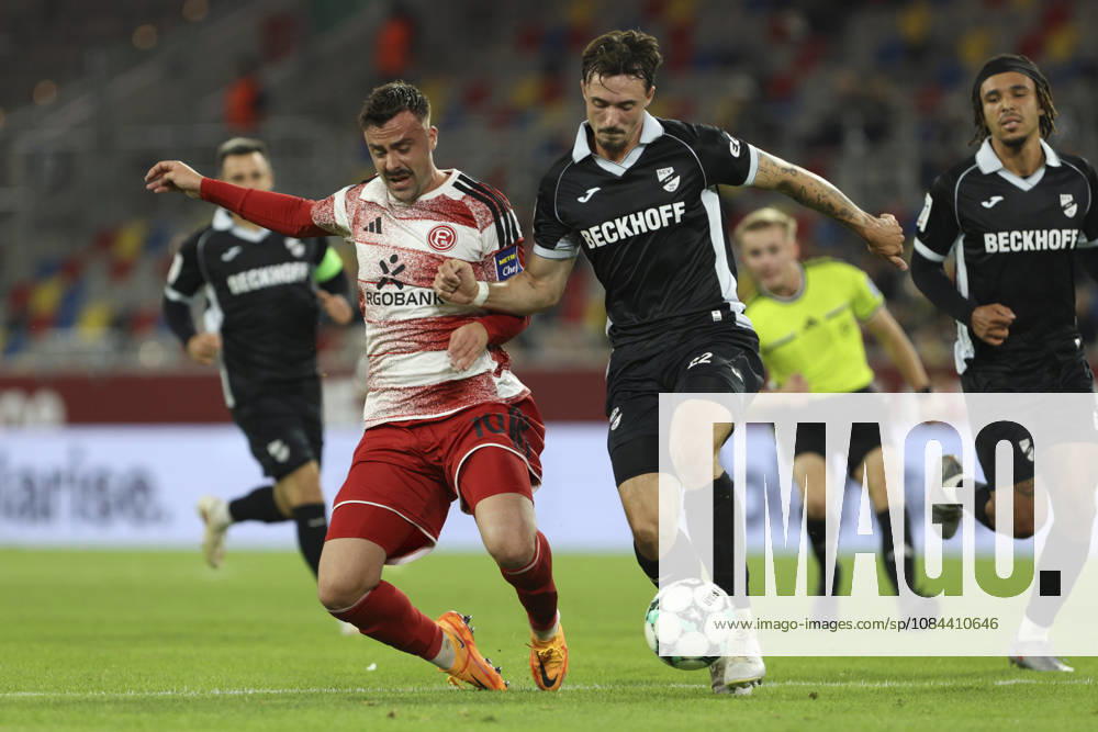 Philipp Foerster (Fortuna Duesseldorf) und Noah Koenig (SC Verl) im Zweikampf waehrend des Spiels der 3. Liga zwischen Fortuna Duesseldorf und SC Verl, Merkur Spiel-Arena am 11. October 2026 in Duesseldorf, Deutschland. (Foto von Oliver Kaelke DeFodi Images) +++ Philipp Foerster (Fortuna Duesseldorf) und Noah Koenig (SC Verl) battle for the ball during the 3. Liga match between Fortuna Duesseldorf and SC Verl at Merkur Spiel-Arena on October 11, 2026 in Dusseldorf, Germany. (Photo by Oliver Kaelke DeFodi Images) DFB DFL REGULATIONS PROHIBIT ANY USE OF PHOTOGRAPHS AS IMAGE SEQUENCES AND OR QUASI-VIDEO. (Photo by Oliver Kaelke DeFodi Images) -