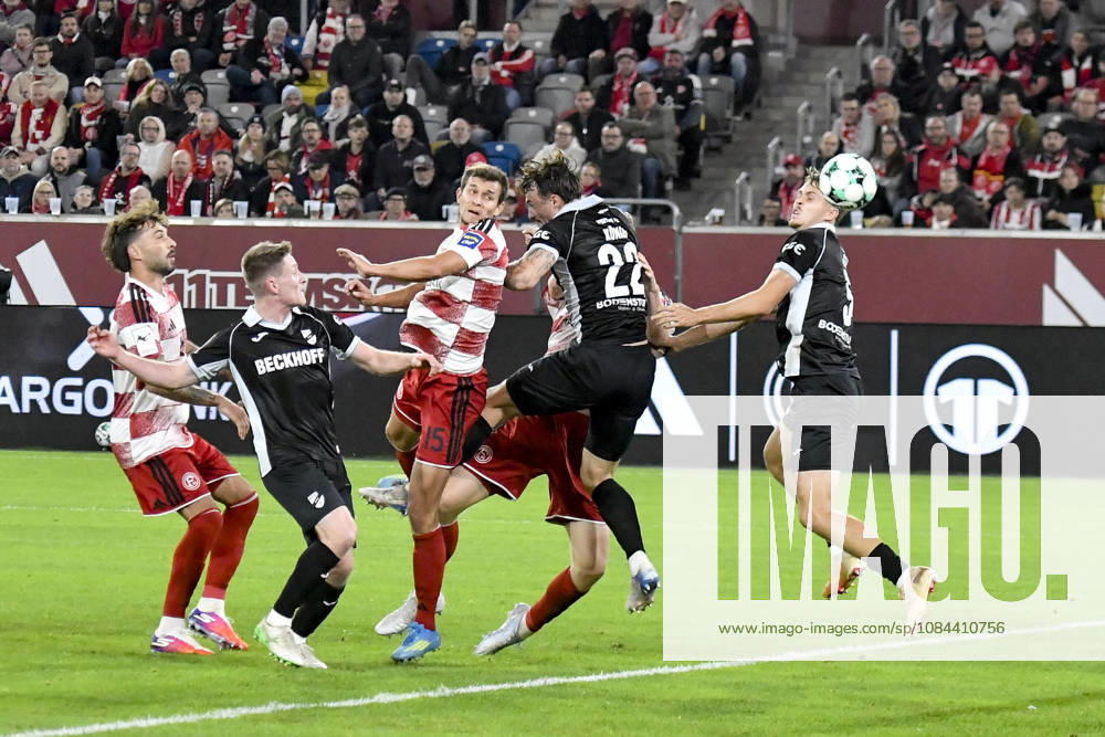 Tim Oberdorf (Duesseldorf 15) erzielt das Tor zum 1:0 11.10.2026 ¢ Fussball ¢ Fortuna Duesseldorf vs SC Verl, Merkur Spiel-Arena, Duesseldorf, DFB DFL REGULATIONS PROHIBIT ANY USE OF PHOTOGRAPHS AS IMAGE SEQUENCES AND OR QUASI-VIDEO