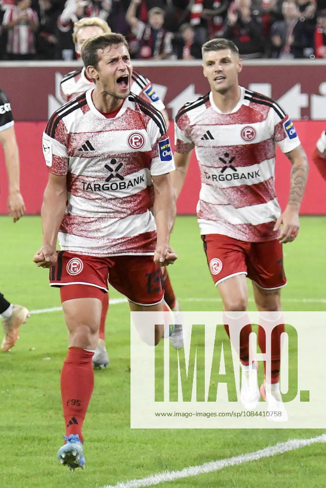 Tim Oberdorf (Duesseldorf 15) jubelt nach dem Tor zum 1:0 mit der Mannschaft 11.10.2026 ¢ Fussball ¢ Fortuna Duesseldorf vs SC Verl, Merkur Spiel-Arena, Duesseldorf, DFB DFL REGULATIONS PROHIBIT ANY USE OF PHOTOGRAPHS AS IMAGE SEQUENCES AND OR QUASI-VIDEO