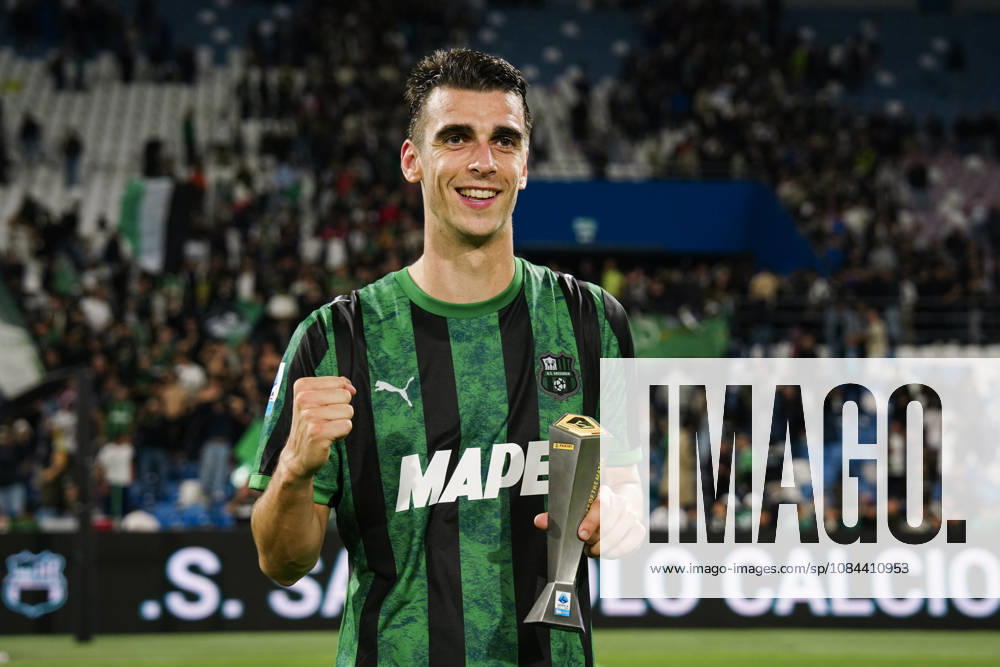 SassuoloÕs Cas Odenthal Panini Player of the match at the end of the Serie A soccer match between Sassuolo and Milan at the Mapei Stadium in Reggio Emilia, north Italy - Sunday, October 11, 2026 -