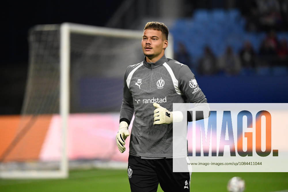ESTAC Troyes v Olympique de Marseille - Ligue 1 McDonald s 2026 2027 Jelle VAN NECK of MArseille during Ligue 1 McDonald s match between Troyes and Marseille at Stade de l Aube on October 11, 2026 in Troyes, France. Troyes France