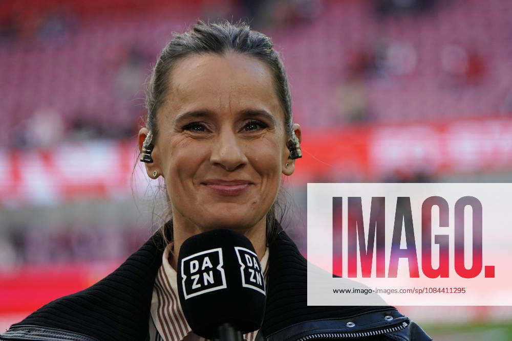Köln, Fussball, 1.BL saison 2026 2027 1.FC Köln vs Borussia Mönchengladbach , 11.10.2026, Rheinenergiestadion Köln christina rann dazn moderatorin , Aktion, Einzelbild,