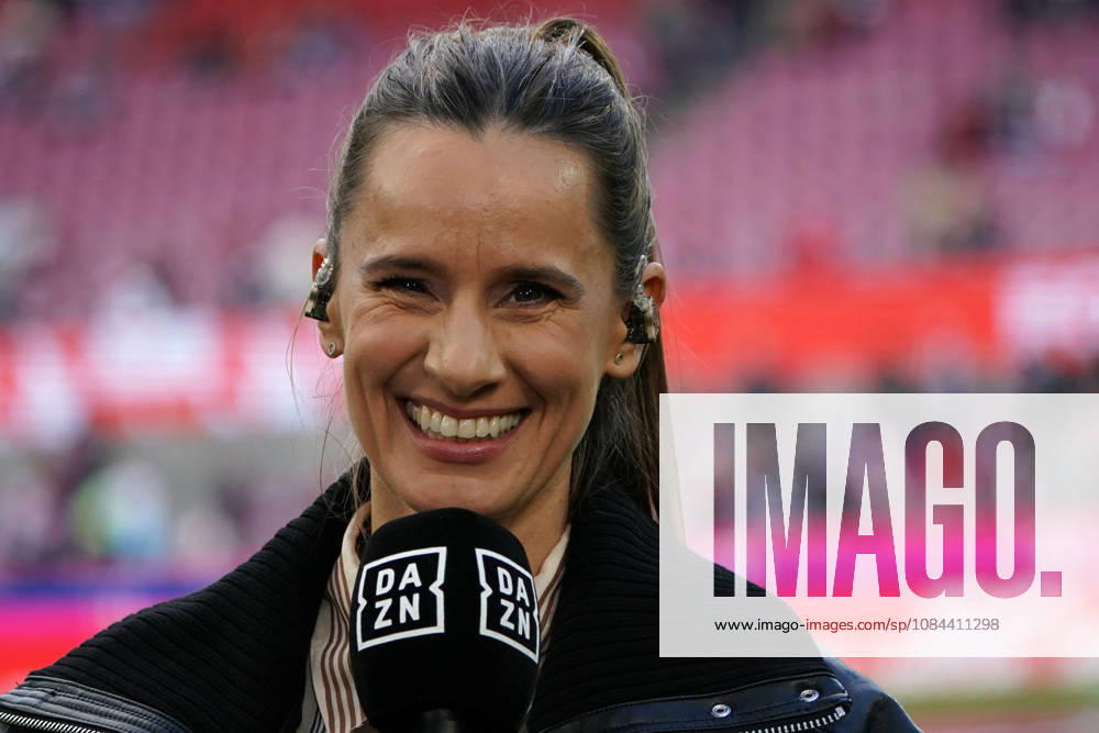 Köln, Fussball, 1.BL saison 2026 2027 1.FC Köln vs Borussia Mönchengladbach , 11.10.2026, Rheinenergiestadion Köln christina rann, dazn moderatorin , Aktion, Einzelbild,