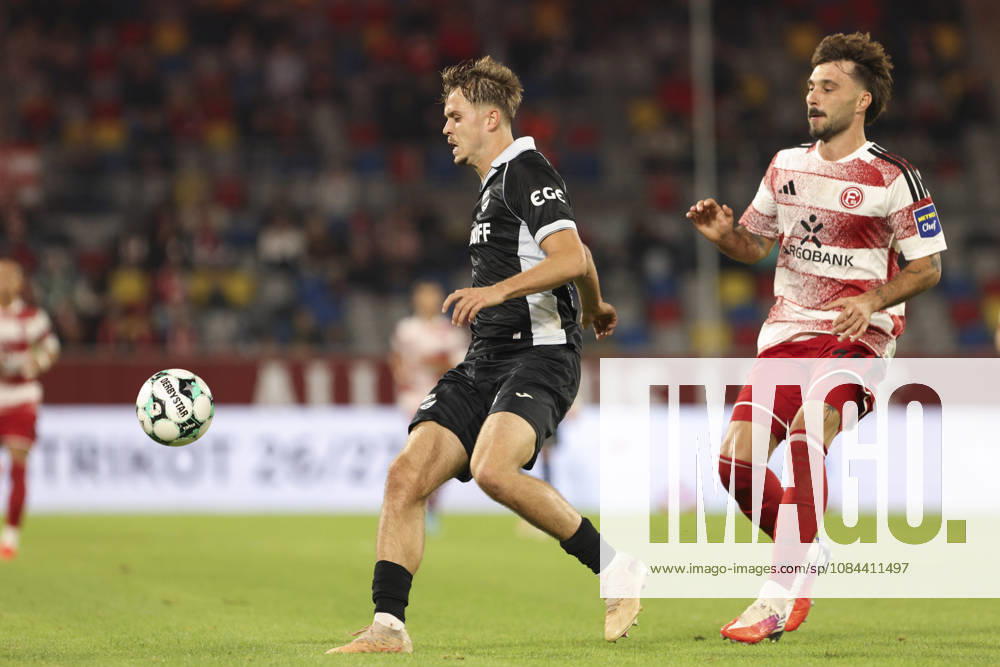 Nick Seidel (SC Verl) und Fabian Schleusener (Fortuna Duesseldorf) im Zweikampf waehrend des Spiels der 3. Liga zwischen Fortuna Duesseldorf und SC Verl, Merkur Spiel-Arena am 11. October 2026 in Duesseldorf, Deutschland. (Foto von Oliver Kaelke DeFodi Images) +++ Nick Seidel (SC Verl) und Fabian Schleusener (Fortuna Duesseldorf) battle for the ball during the 3. Liga match between Fortuna Duesseldorf and SC Verl at Merkur Spiel-Arena on October 11, 2026 in Dusseldorf, Germany. (Photo by Oliver Kaelke DeFodi Images) DFB DFL REGULATIONS PROHIBIT ANY USE OF PHOTOGRAPHS AS IMAGE SEQUENCES AND OR QUASI-VIDEO. (Photo by Oliver Kaelke DeFodi Images) -