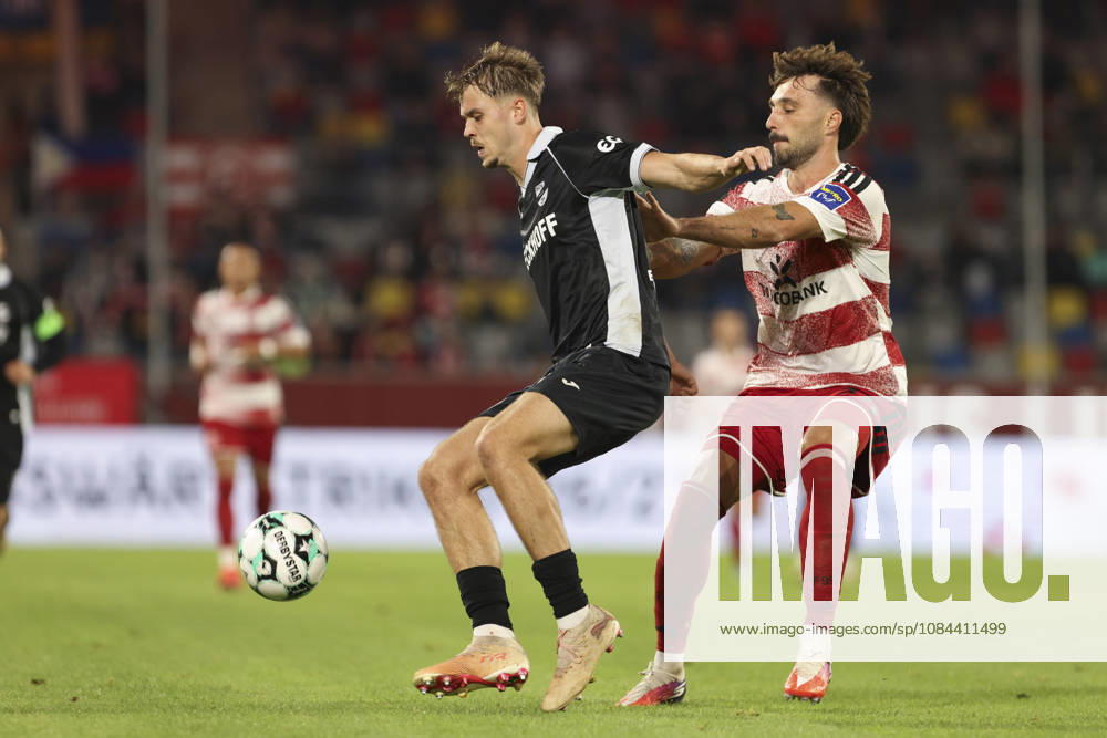 Nick Seidel (SC Verl) und Fabian Schleusener (Fortuna Duesseldorf) im Zweikampf waehrend des Spiels der 3. Liga zwischen Fortuna Duesseldorf und SC Verl, Merkur Spiel-Arena am 11. October 2026 in Duesseldorf, Deutschland. (Foto von Oliver Kaelke DeFodi Images) +++ Nick Seidel (SC Verl) und Fabian Schleusener (Fortuna Duesseldorf) battle for the ball during the 3. Liga match between Fortuna Duesseldorf and SC Verl at Merkur Spiel-Arena on October 11, 2026 in Dusseldorf, Germany. (Photo by Oliver Kaelke DeFodi Images) DFB DFL REGULATIONS PROHIBIT ANY USE OF PHOTOGRAPHS AS IMAGE SEQUENCES AND OR QUASI-VIDEO. (Photo by Oliver Kaelke DeFodi Images) -