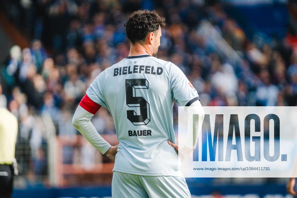 Bochum, Deutschland 11. Oktober 2026: 2. Bundesliga - 2026 2027 - 7. Spieltag - VfL Bochum 1848 gegen DSC Arminia Bielefeld Im Bild: Maximilian Bauer (DSC), Rückennummer DFL DFB regulations prohibit any use of photographs as image sequences and or quasi-video. Vonovia Ruhrstadion Nordrhein Westfalen